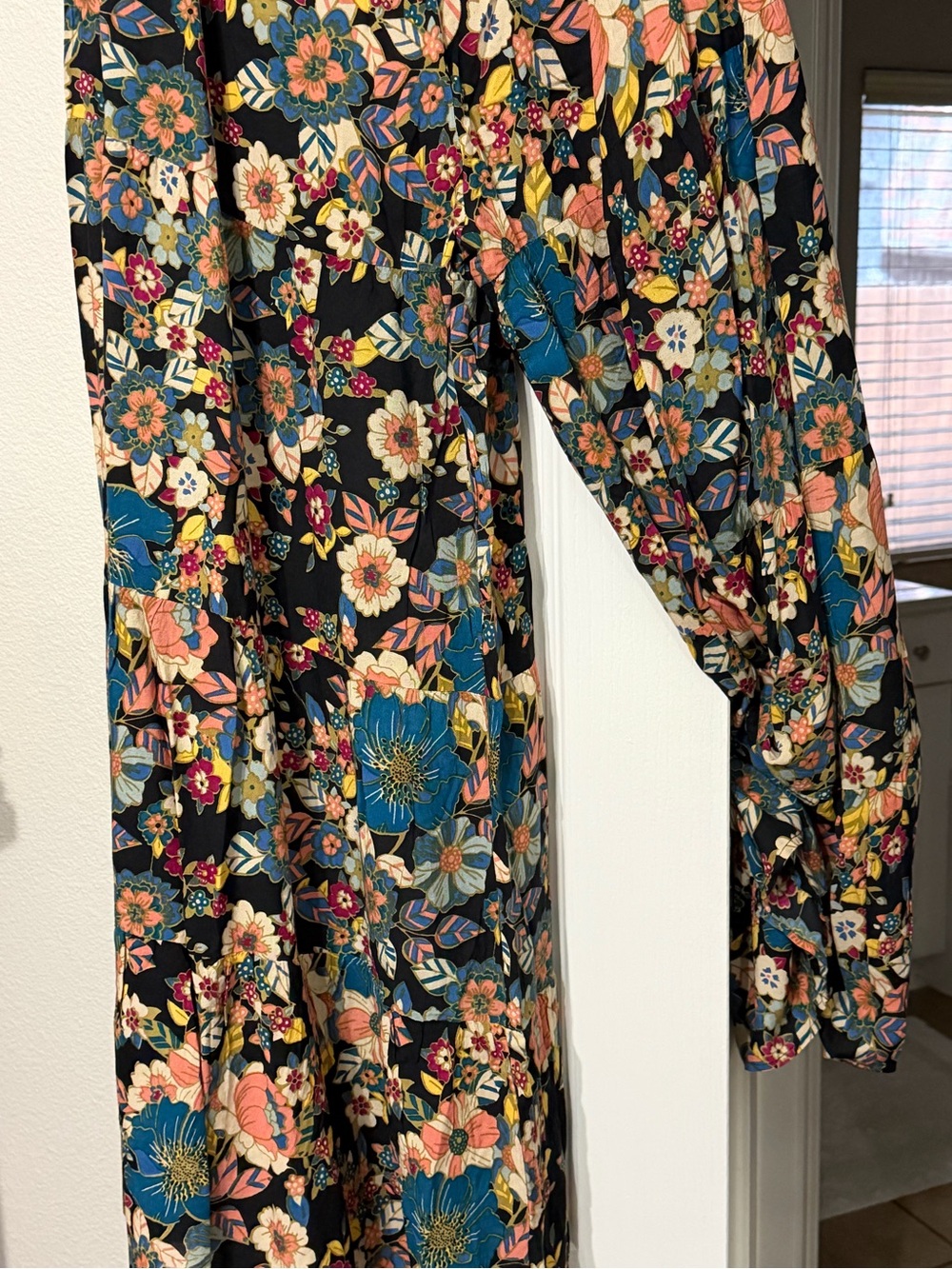 Natural Life brand flowy wide leg tiered pants. Black/flowers nwt medium - Picture 2 of 4